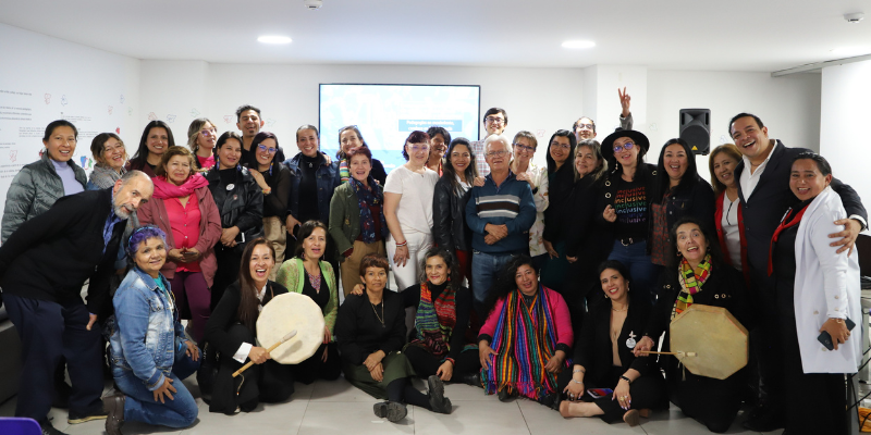 Foto de varios docentes participantes de un taller de profes investigadores