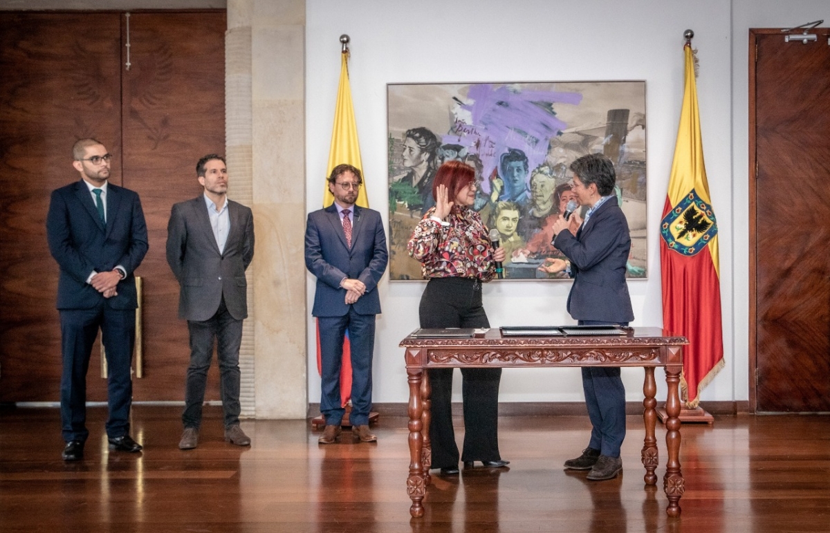 Imagen de la posesión de la nueva directora del IDEP, Cecilia Rincón Verdugo